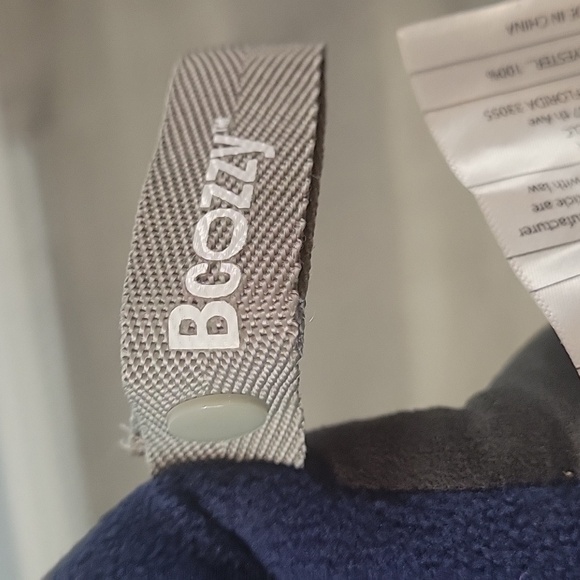 Travel Neck Pillow BCozzy Adjustable with storage bag. Blue Gray Adult Large - Picture 8 of 11